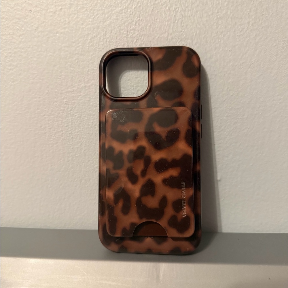 Velvet Caviar MagSafe Leopard Phone Case iPhone 15, with MagSafe wallet